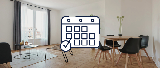 Exemple d'un salon mis en valeur avec du home staging illustré avec une calculatrice pour aborder le sujet des tarifs